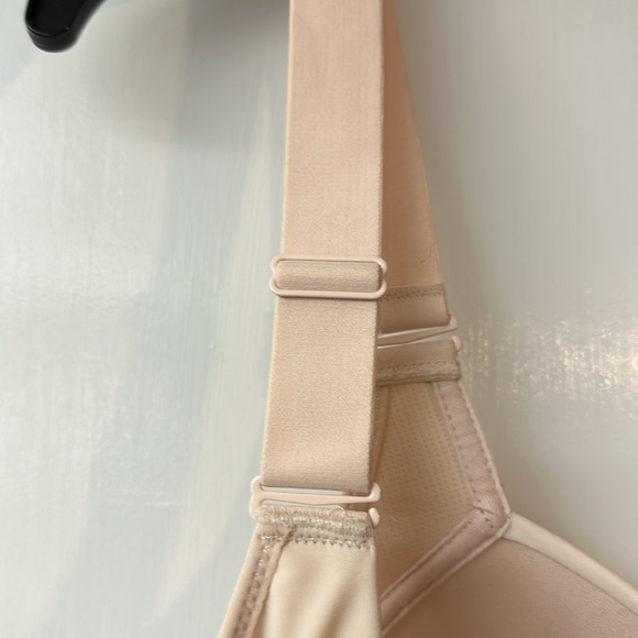 NWOT EXTRA WIDE BAND BRA. Size 44DDD. CREAM. NO underwire. EXCELLENT CONDITION. - Picture 9 of 10